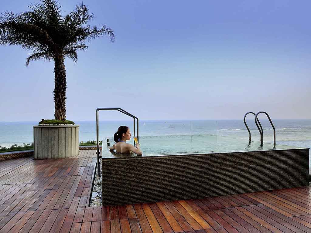 Sea-view suite