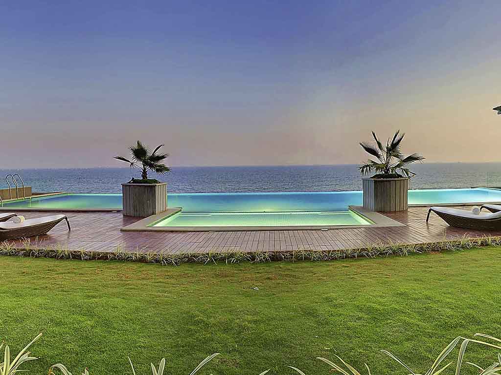 Rooftop pool